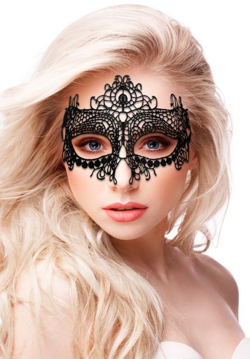 Queen black lace mask